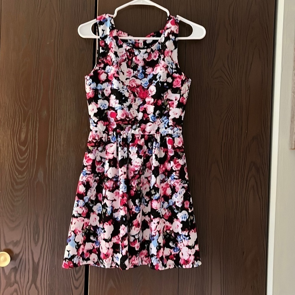 Lily Rose backless, sleeveless black dress with flowers. Size Small